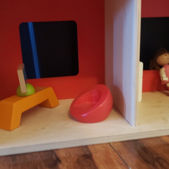 Hape Dollhouse w/ accessories - Picture 6 of 9